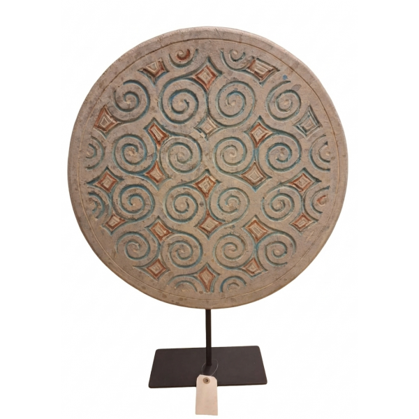 Round Toraja pannel on stand